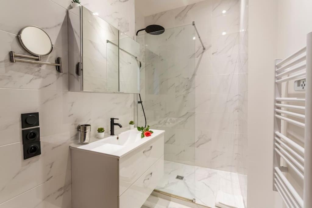 Suite Paris, Tour Eiffel, Champs Elysees Buitenkant foto